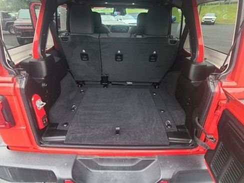 Used 2026 Jeep Wrangler Unlimited Sahara AWD/4WD image 20
