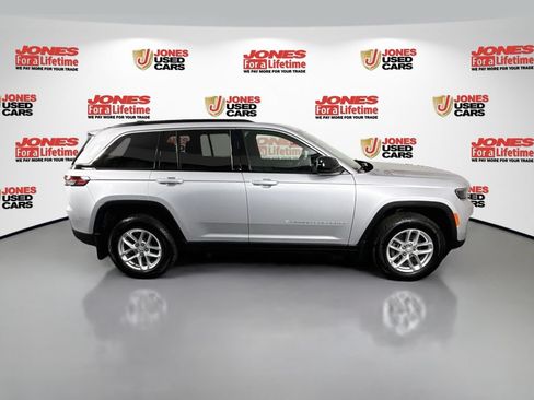 Used 2025 Jeep Grand Cherokee Laredo X AWD/4WD image 17