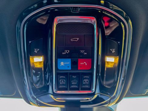 Used 2025 Jeep Grand Cherokee L Summit image 9