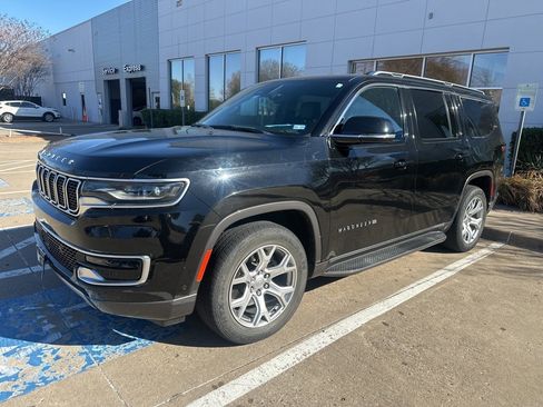 Used 2022 Jeep Wagoneer Series II image 2