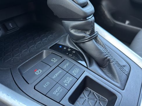 Used 2022 Toyota RAV4 XLE w/ Convenience Package AWD/4WD image 16