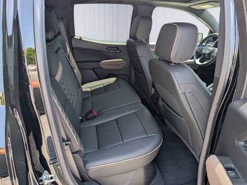 Certified 2025 GMC Canyon Denali AWD/4WD image 11