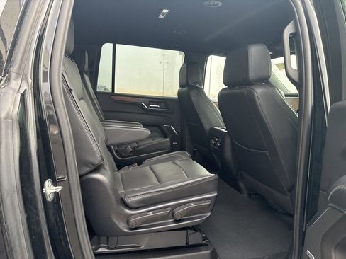 Used 2025 GMC Yukon XL Denali image 10