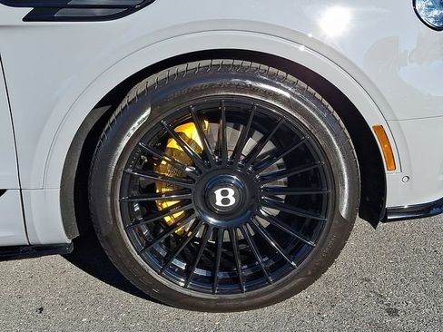 Used 2023 Bentley Bentayga image 10