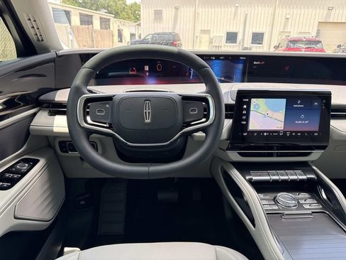New 2026 Lincoln Nautilus Premier AWD/4WD image 17