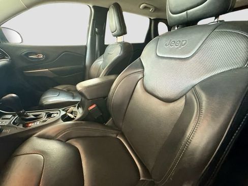 Used 2019 Jeep Cherokee Limited AWD/4WD image 20