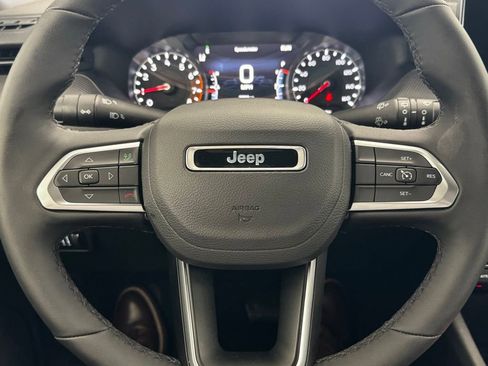 Used 2026 Jeep Compass Latitude AWD/4WD image 14