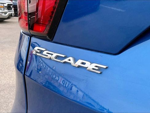 Used 2019 Ford Escape SEL image 9