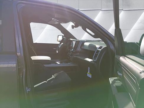 New 2026 RAM 1500 Express AWD/4WD image 32