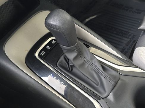 Used 2025 Toyota Corolla LE FWD image 17