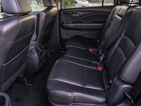 Used 2017 Honda Pilot Touring image 21