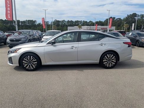 Used 2024 Nissan Altima 2.5 SV image 6