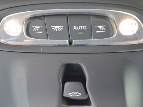 Used 2022 Volvo XC40 T5 R-Design w/ Climate Package image 34