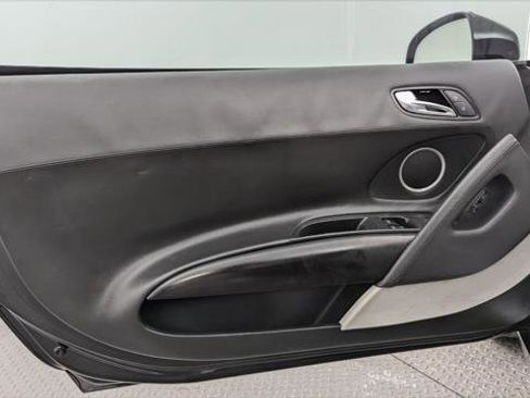 Used 2011 Audi R8 V10 w/ Enhanced Leather Pkg image 12