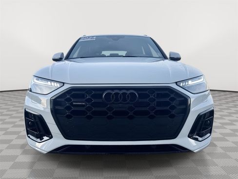 Used 2024 Audi Q5 e Prestige w/ Prestige Package image 2