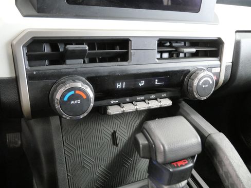 Used 2024 Toyota Tacoma TRD Off-Road image 24