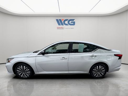 Used 2024 Nissan Altima 2.5 SV FWD image 7