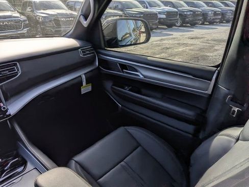 New 2026 Jeep Grand Wagoneer Limited AWD/4WD image 19