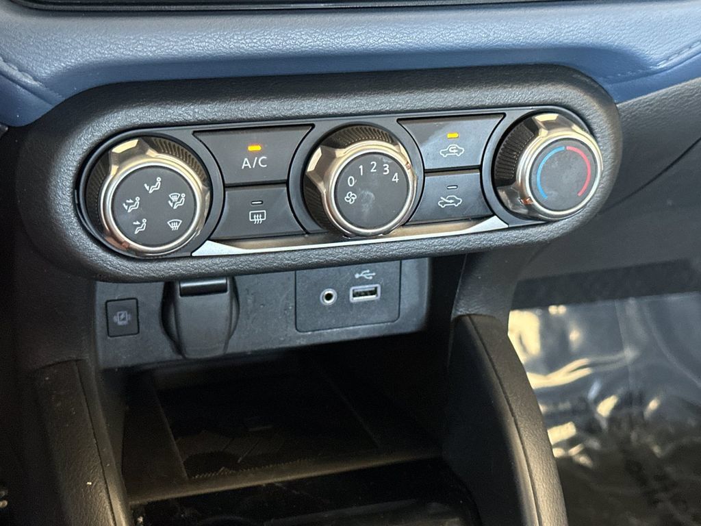 Used 2025 Nissan Versa SV FWD image 18