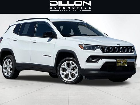 Used 2024 Jeep Compass Latitude AWD/4WD image 1