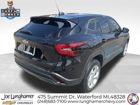 Used 2024 Chevrolet Trax LS w/ LS Convenience Package FWD image 3