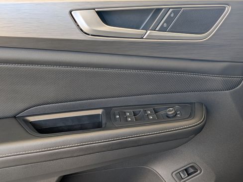 Used 2024 Volkswagen Atlas Cross Sport SE image 15