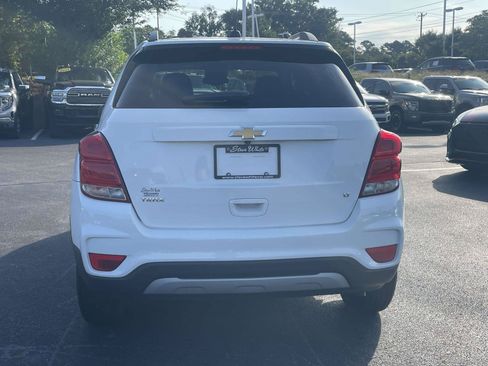 Used 2020 Chevrolet Trax LT w/ LT Convenience Package FWD image 6
