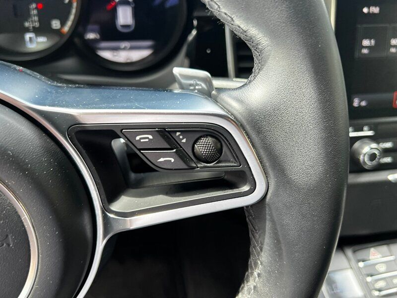 Used 2017 Porsche Macan Turbo AWD/4WD image 33