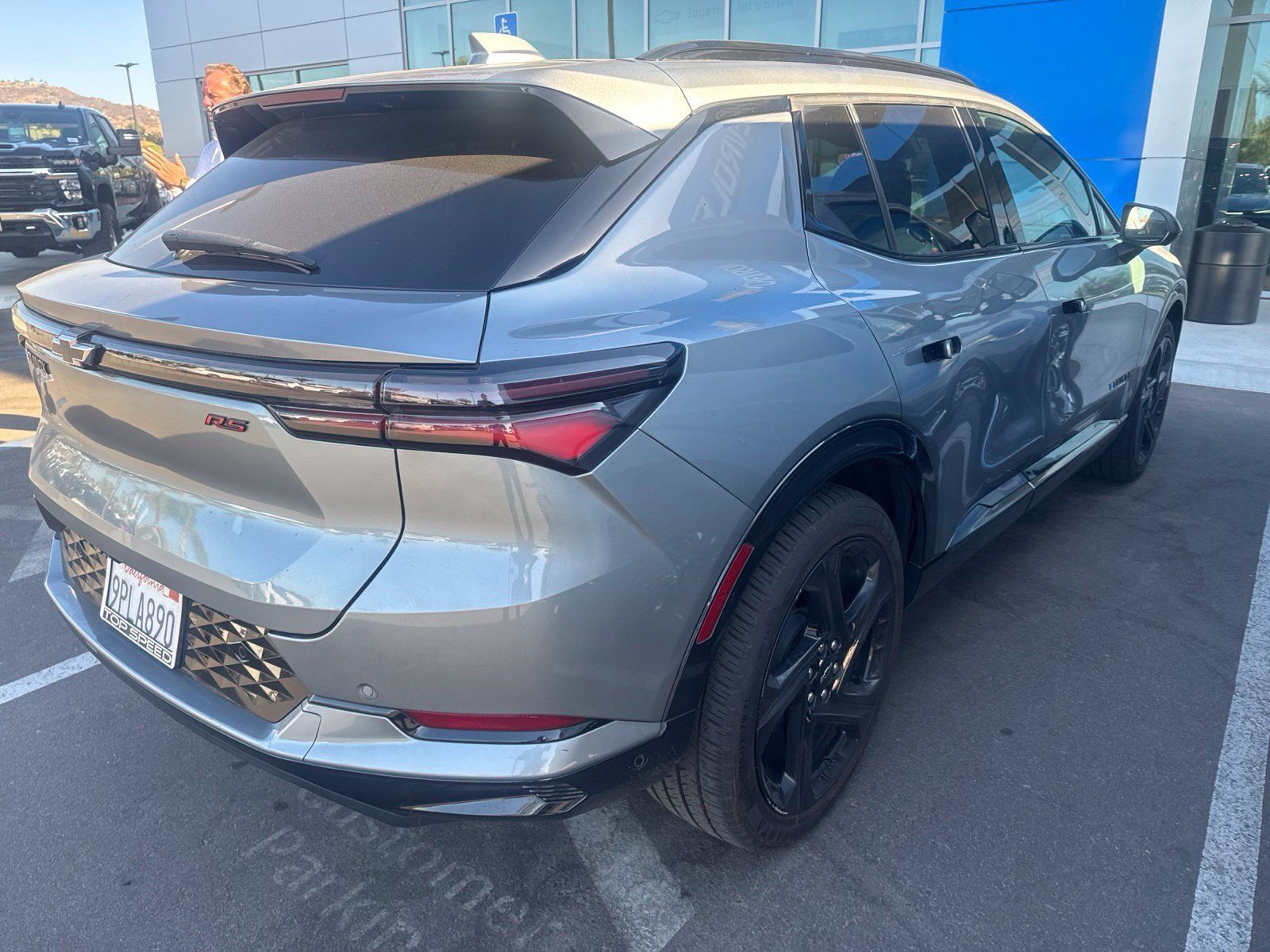 Used 2024 Chevrolet Equinox EV RS FWD image 8