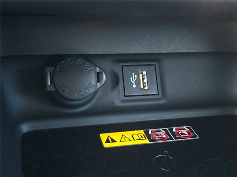 Used 2023 Toyota RAV4 XLE Premium image 21