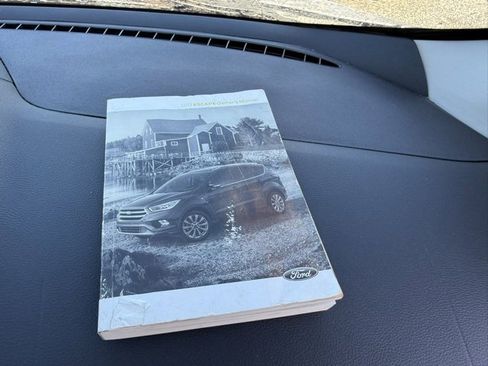 Used 2017 Ford Escape SE image 11