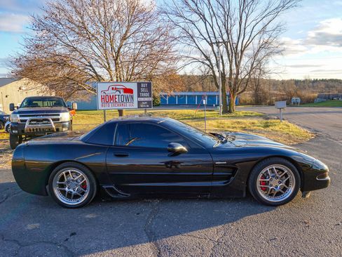 Used 2001 Chevrolet Corvette Z06 w/ Memory Pkg image 2
