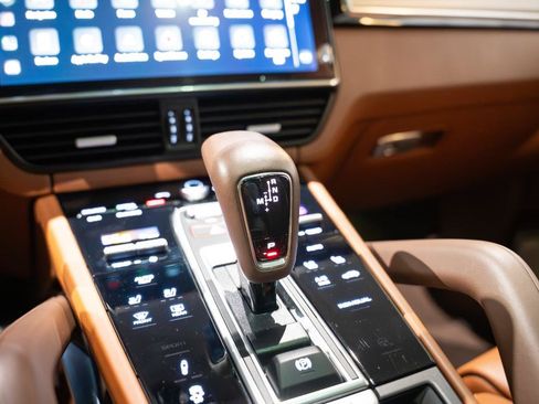 Used 2022 Porsche Cayenne Turbo S AWD/4WD image 22