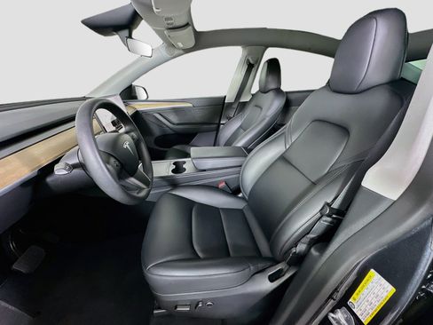 Used 2025 Tesla Model Y Long Range RWD image 13