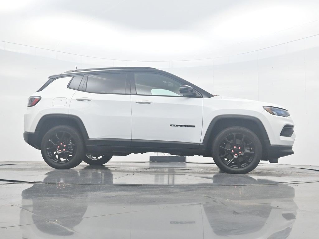 Used 2023 Jeep Compass Latitude AWD/4WD image 28