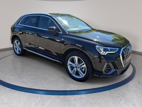 Used 2023 Audi Q3 2.0T Premium Plus w/ Premium Plus Package AWD/4WD image 3