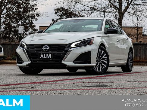 Used 2025 Nissan Altima 2.5 SV image 3