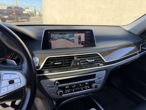 Used 2022 BMW 740i xDrive AWD/4WD image 28