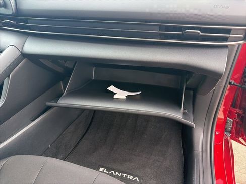 Used 2025 Hyundai Elantra Sport image 36