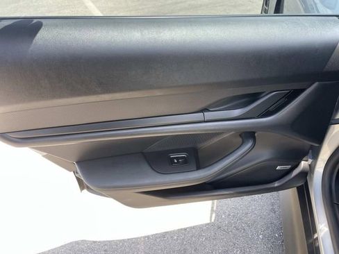 Used 2021 Porsche Taycan RWD image 23