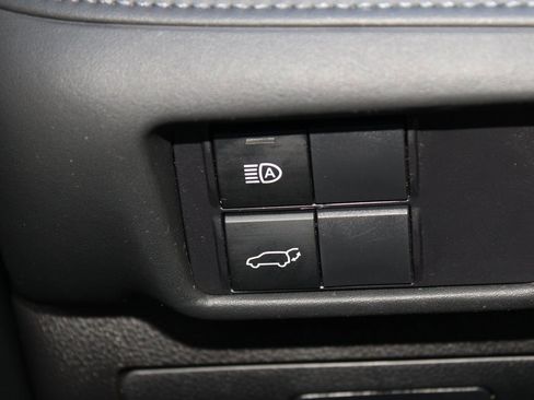 Used 2020 Toyota Highlander LE image 26