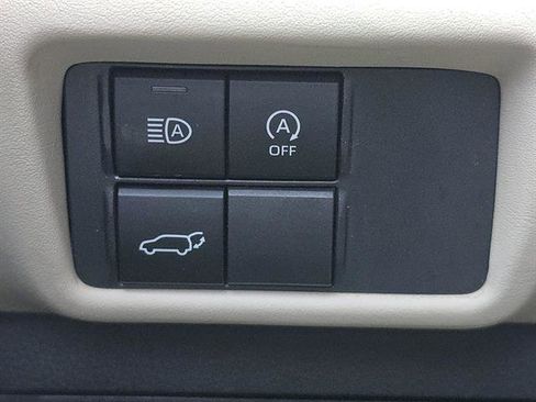 Used 2023 Toyota Highlander XLE image 17