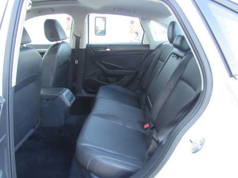 Used 2020 Volkswagen Jetta SE w/ SE Cold Weather Package image 15