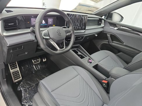 New 2026 Volkswagen Tiguan SE R-Line AWD/4WD image 16