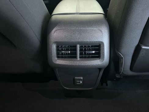 Used 2023 GMC Terrain SLE image 22