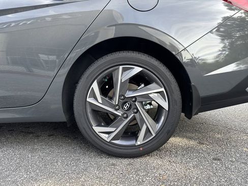 New 2026 Hyundai Elantra Limited FWD image 19