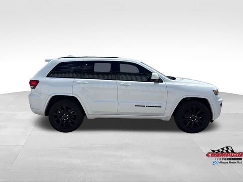 Used 2019 Jeep Grand Cherokee Altitude AWD/4WD image 6