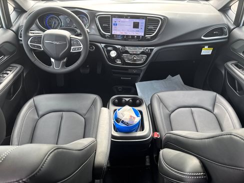 New 2026 Chrysler Voyager LX image 20