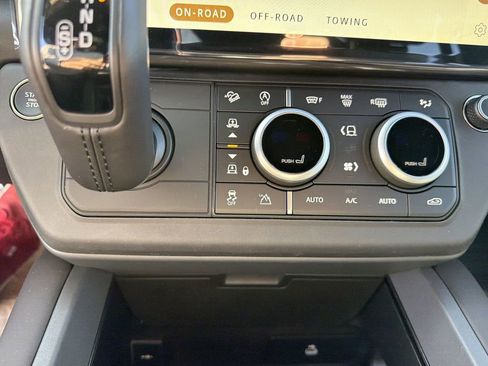 New 2026 Land Rover Defender 110 X-Dynamic SE image 23