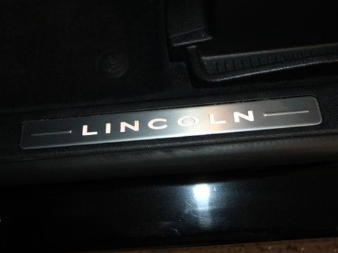 Used 2023 Lincoln Nautilus Reserve w/ Monochromatic Package image 7